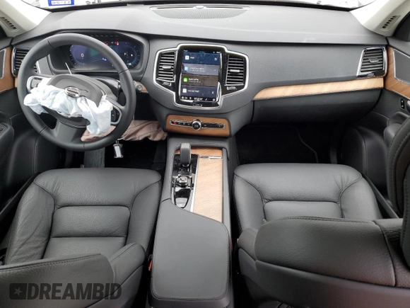 2025 Volvo XC90 Plus with VIN YV4062PE0S1342246, listed as a Copart auction lot 45939605 with 3,511 mi miles and Clean Title. Bid and sale history available at DreamBid. Image 8.