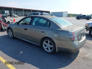 2005 Nissan Altima SE z VIN 1N4BL11D95N437079, wystawiony jako IAAI lot #42399612 z przebiegiem 296 135 mil mil oraz . Historia ofert i sprzedaży dostępna na DreamBid. Obrazek 3.