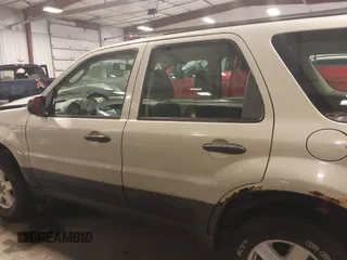 2005 Ford Escape XLS Value with VIN 1FMYU02Z35KA57707, listed as a IAAI auction lot 41759027 with 1 mi miles. Bid and sale history available at carsss.com. Image 13.