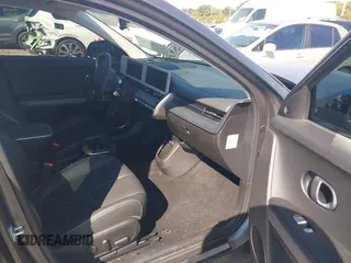 2024 Hyundai Ioniq 5 Limited z VIN KM8KR4DE2RU253057, wystawiony jako IAAI lot #41444014 z przebiegiem 6 185 mil mil oraz . Historia ofert i sprzedaży dostępna na DreamBid. Obrazek 5.