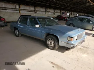 1986 Cadillac DeVille z VIN 1G6CD6982G4356663, wystawiony jako Copart lot #56716825 z przebiegiem 111 583 mil mil oraz Tytuł czysty. Historia ofert i sprzedaży dostępna na DreamBid. Obrazek 4.