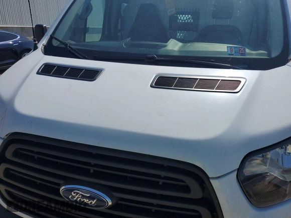 2016 Ford Transit Cargo z VIN 1FTYE1YM3GKB18575, wystawiony jako IAAI lot #42734024 z przebiegiem 186 138 mil mil oraz . Historia ofert i sprzedaży dostępna na DreamBid. Obrazek 9.
