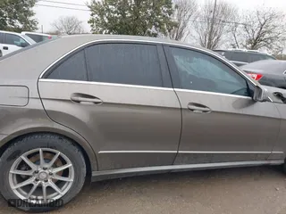 2013 Mercedes-Benz E-Class E 350 Luxury with VIN WDDHF5KB0DA727576, listed as a IAAI auction lot 41546228 with 164,599 mi miles. Bid and sale history available at carsss.com. Image 13.