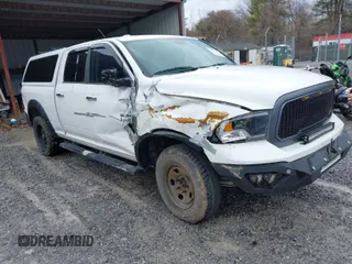 2015 Ram 1500 Big Horn z VIN 1C6RR7TM7FS665681, wystawiony jako IAAI lot #41717730 z przebiegiem 95 489 mil mil oraz . Historia ofert i sprzedaży dostępna na DreamBid. Obrazek 1.