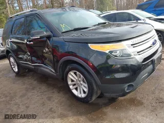 2015 Ford Explorer XLT with VIN 1FM5K7D82FGA99280, listed as a IAAI auction lot 41208868 with 141,926 mi miles. Bid and sale history available at carsss.com. Image 1.