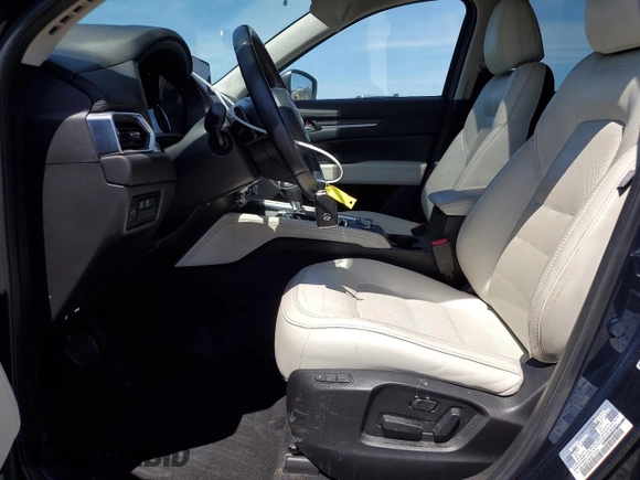 2020 Mazda CX-5 Grand Touring z VIN JM3KFADM4L0794765, wystawiony jako Copart lot #63850005 z przebiegiem 53 270 mil mil oraz Szkoda całkowita • Salvage title. Historia ofert i sprzedaży dostępna na DreamBid. Obrazek 7.