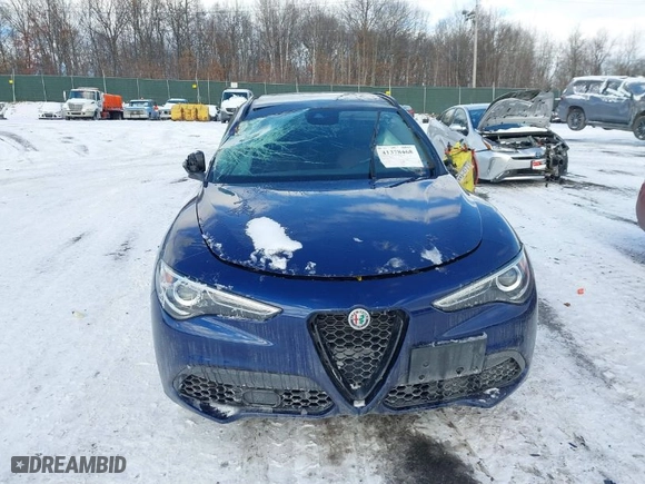 2021 Alfa Romeo Stelvio Ti with VIN ZASPAKBN1M7D09433, listed as a IAAI auction lot 41378468 with 31,717 mi miles. Bid and sale history available at carsss.com. Image 12.
