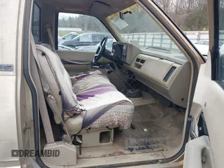 1989 GMC Sierra 2500 z VIN 1GTGK24K3KE532638, wystawiony jako IAAI lot #41830554 z przebiegiem 177 390 mil mil oraz . Historia ofert i sprzedaży dostępna na DreamBid. Obrazek 5.