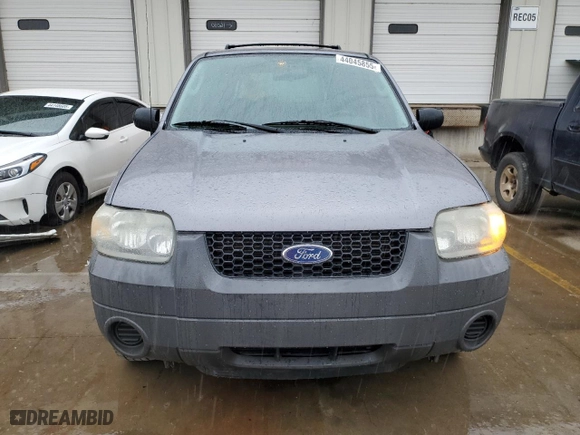 2007 Ford Escape XLS with VIN 1FMYU02Z47KB90057, listed as a Copart auction lot 44045855 with 198,461 mi miles and Non Repairable. Bid and sale history available at carsss.com. Image 5.