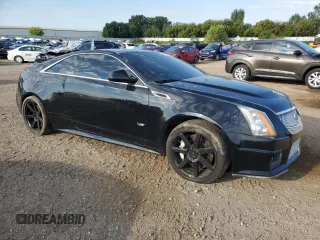 2011 Cadillac CTS-V z VIN 1G6DV1EP7B0111018, wystawiony jako Copart lot #70138834 z przebiegiem 115 045 mil mil oraz Tytuł czysty. Historia ofert i sprzedaży dostępna na DreamBid. Obrazek 4.