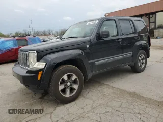 2008 Jeep Liberty Sport z VIN 1J8GN28K68W262608, wystawiony jako Copart lot #54179615 z przebiegiem 116 585 mil mil oraz Szkody całkowita. Historia ofert i sprzedaży dostępna na DreamBid. Obrazek 1.