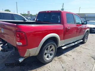 2010 Dodge 1500 SLT z VIN 1D7RB1CT0AS141854, wystawiony jako IAAI lot #42173556 z przebiegiem 229 026 mil mil oraz . Historia ofert i sprzedaży dostępna na DreamBid. Obrazek 4.
