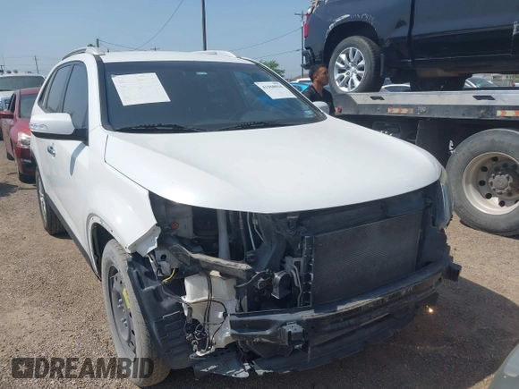 2015 Kia Sorento LX with VIN 5XYKT4A65FG659155, listed as a IAAI auction lot 41968018 with 138,704 mi miles. Bid and sale history available at carsss.com. Image 1.