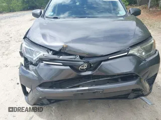 2018 Toyota RAV4 LE z VIN JTMBFREV9JJ742196, wystawiony jako IAAI lot #42242296 z przebiegiem 97 479 mil mil oraz . Historia ofert i sprzedaży dostępna na DreamBid. Obrazek 6.