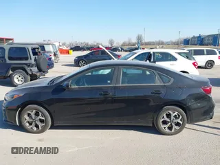 2021 Kia Forte LXS z VIN 3KPF24AD5ME366546, wystawiony jako IAAI lot #41762839 z przebiegiem 23 376 mil mil oraz . Historia ofert i sprzedaży dostępna na DreamBid. Obrazek 14.
