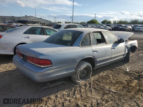 1997 Ford Crown Victoria LX z VIN 2FALP74W1VX206832, wystawiony jako Copart lot #51716425 z przebiegiem 325 063 mil mil oraz Szkoda całkowita • Salvage title. Historia ofert i sprzedaży dostępna na DreamBid. Obrazek 3.