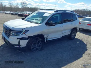 2024 Honda Passport TrailSport with VIN 5FNYF8H69RB016415, listed as a IAAI auction lot 41701049 with 10,365 mi miles and . Bid and sale history available at DreamBid. Image 17.