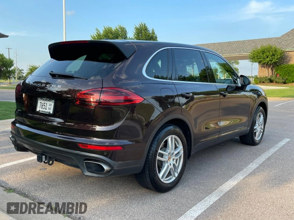 2016 Porsche Cayenne z VIN WP1AA2A28GKA36464, wystawiony jako Copart lot #58605725 z przebiegiem 123 459 mil mil oraz Czysty tytuł • Clean title. Historia ofert i sprzedaży dostępna na DreamBid. Obrazek 4.