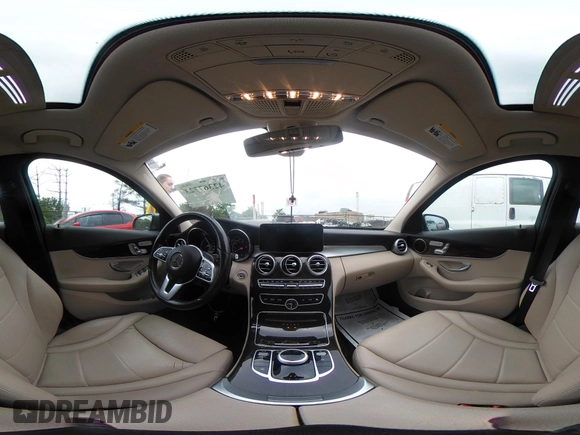 2019 Mercedes-Benz C 300 z VIN 55SWF8EB5KU300556, wystawiony jako IAAI lot #42367723 z przebiegiem 68 335 mil mil oraz . Historia ofert i sprzedaży dostępna na DreamBid. Obrazek 18.