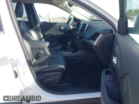 2016 Jeep Cherokee Limited with VIN 1C4PJMDS4GW310495, listed as a IAAI auction lot 41978324 with 70,182 mi miles. Bid and sale history available at carsss.com. Image 5.