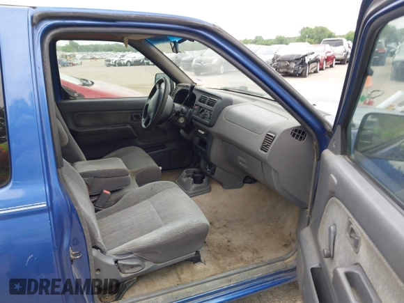 1999 Nissan Frontier XE z VIN 1N6DD26S5XC319085, wystawiony jako IAAI lot #42469039 z przebiegiem 59 251 mil mil oraz . Historia ofert i sprzedaży dostępna na DreamBid. Obrazek 5.