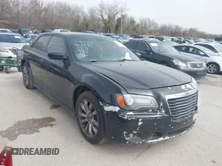 2014 Chrysler 300 with VIN 2C3CCAGG3EH384800, listed as a IAAI auction lot 41818031 with 147,335 mi miles. Bid and sale history available at carsss.com. Image 1.