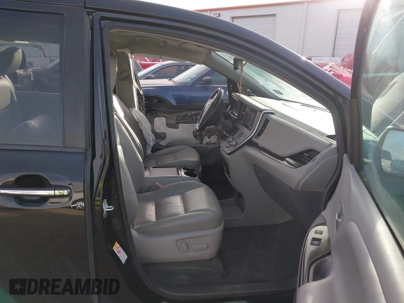 2019 Toyota Sienna XLE Auto Access Seat with VIN 5TDYZ3DCXKS986393, listed as a IAAI auction lot 41451840 with 93,424 mi miles. Bid and sale history available at carsss.com. Image 5.