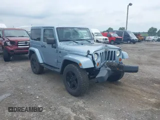 2012 Jeep Wrangler Arctic z VIN 1C4AJWBG7CL148325, wystawiony jako IAAI lot #39943602 z przebiegiem 86 625 mil mil oraz . Historia ofert i sprzedaży dostępna na DreamBid. Obrazek 1.