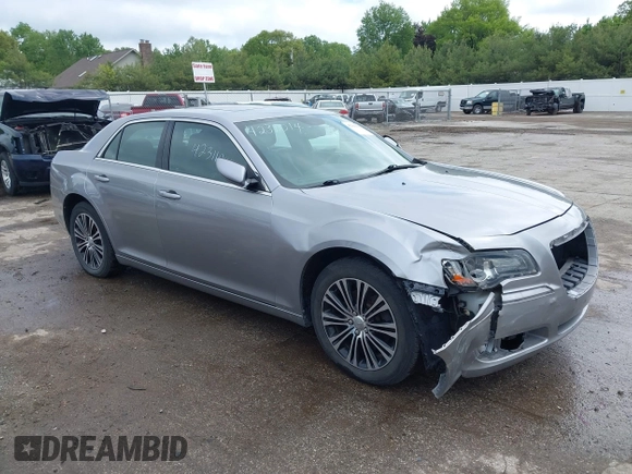 2014 Chrysler 300 S z VIN 2C3CCAGG1EH161994, wystawiony jako IAAI lot #42311014 z przebiegiem 168 002 mil mil oraz . Historia ofert i sprzedaży dostępna na DreamBid. Obrazek 1.