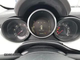 2016 FIAT 500X Lounge z VIN ZFBCFYDT2GP365900, wystawiony jako Copart lot #44891615 z przebiegiem 129 299 mil mil oraz Szkody całkowita. Historia ofert i sprzedaży dostępna na DreamBid. Obrazek 9.
