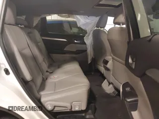 2015 Toyota Highlander XLE z VIN 5TDJKRFH9FS115122, wystawiony jako IAAI lot #41925336 z przebiegiem 159 518 mil mil oraz . Historia ofert i sprzedaży dostępna na DreamBid. Obrazek 8.