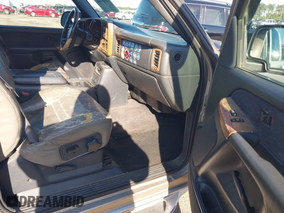 2002 GMC Sierra 1500 SLE with VIN 2GTEC19T721257163, listed as a IAAI auction lot 42049468 with 274,249 mi miles and . Bid and sale history available at DreamBid. Image 5.