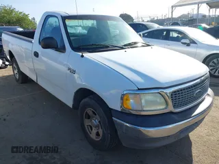 2002 Ford F-150 XL z VIN 1FTRF17222NA92110, wystawiony jako IAAI lot #42328288 z przebiegiem 441 282 mil mil oraz . Historia ofert i sprzedaży dostępna na DreamBid. Obrazek 1.