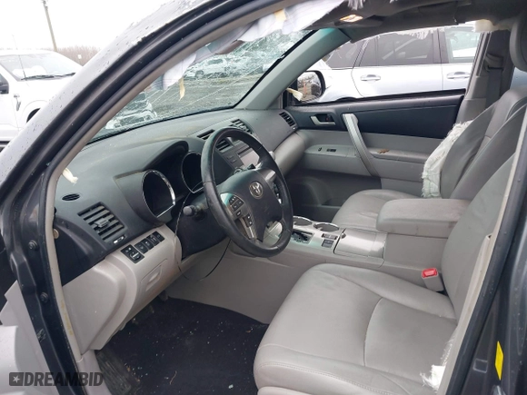 2011 Toyota Highlander with VIN 5TDZK3EH2BS024396, listed as a IAAI auction lot 41009975 with 188,597 mi miles. Bid and sale history available at carsss.com. Image 5.