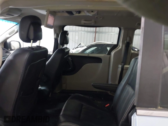 2013 Chrysler Town & Country Touring with VIN 2C4RC1BG3DR573565, listed as a IAAI auction lot 42083562 with 94,828 mi miles. Bid and sale history available at carsss.com. Image 8.