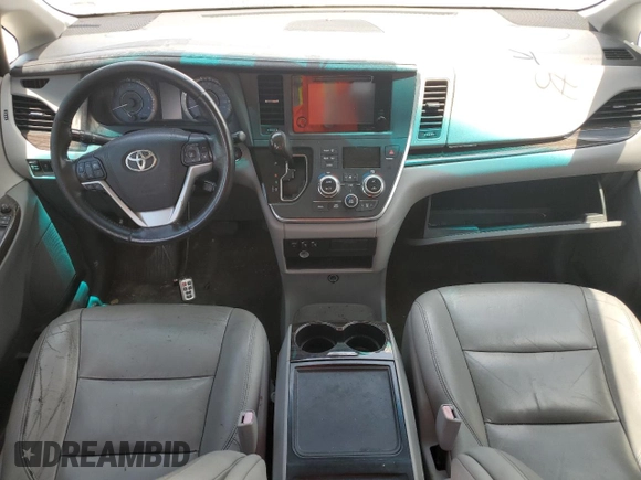 2015 Toyota Sienna XLE z VIN 5TDYK3DC3FS631916, wystawiony jako Copart lot #57876815 z przebiegiem 76 986 mil mil oraz Czysty tytuł • Clean title. Historia ofert i sprzedaży dostępna na DreamBid. Obrazek 8.