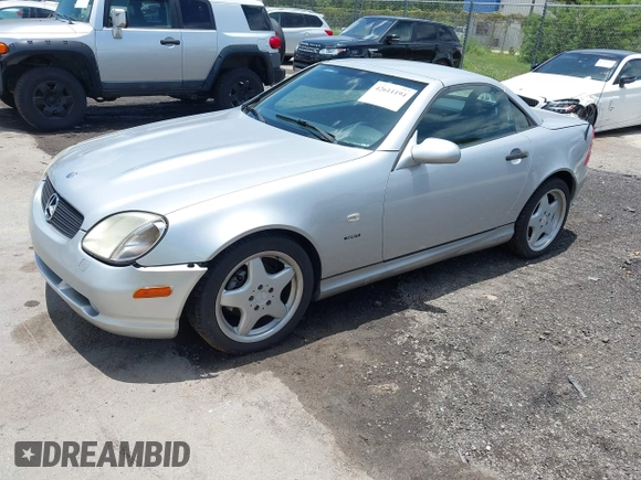 1999 Mercedes-Benz SLK 230/320 with VIN WDBKK47F1XF133747, listed as a IAAI auction lot 42611194 with Not provided miles and . Bid and sale history available at DreamBid. Image 2.