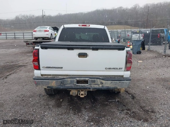 2004 Chevrolet Silverado 1500 Crew Cab Z71 with VIN 2GCEK13T741427729, listed as a IAAI auction lot 41238310 with 151,978 mi miles. Bid and sale history available at carsss.com. Image 16.