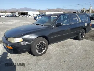1996 Toyota Camry LE z VIN 4T1EF12K8TU137432, wystawiony jako Copart lot #76078764 z przebiegiem 262 909 mil mil oraz Szkoda całkowita • Salvage title. Historia ofert i sprzedaży dostępna na DreamBid. Obrazek 1.