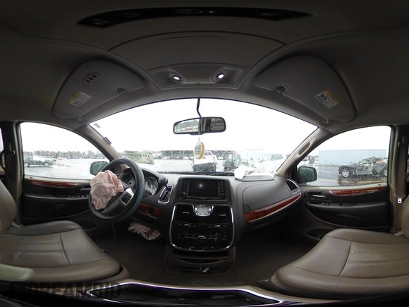 2014 Chrysler Town & Country Touring with VIN 2C4RC1BG6ER438646, listed as a IAAI auction lot 41535122 with 139,866 mi miles. Bid and sale history available at carsss.com. Image 18.