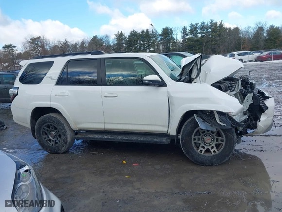2019 Toyota 4Runner SR5 with VIN JTEBU5JR2K5647749, listed as a IAAI auction lot 41669287 with 120,772 mi miles. Bid and sale history available at carsss.com. Image 13.