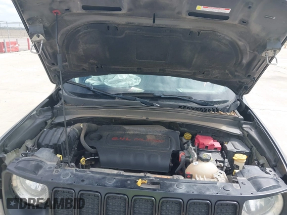2020 Jeep Renegade Latitude with VIN ZACNJABB9LPL30884, listed as a IAAI auction lot 41690598 with 103,714 mi miles and . Bid and sale history available at DreamBid. Image 10.