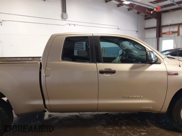 2008 Toyota Tundra z VIN 5TFRV54198X034014, wystawiony jako IAAI lot #41282101 z przebiegiem 155 510 mil mil oraz . Historia ofert i sprzedaży dostępna na DreamBid. Obrazek 14.