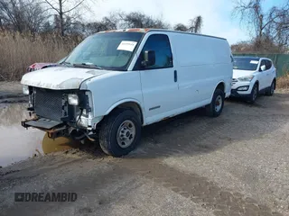 2004 GMC Savana Cargo Van with VIN 1GTHG35U541132912, listed as a IAAI auction lot 41539124 with 367,102 mi miles. Bid and sale history available at carsss.com. Image 2.