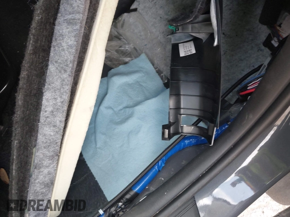 2025 Hyundai Tucson SEL with VIN 5NMJB3DE4SH479841, listed as a IAAI auction lot 42107494 with 15,559 mi miles and . Bid and sale history available at DreamBid. Image 6.
