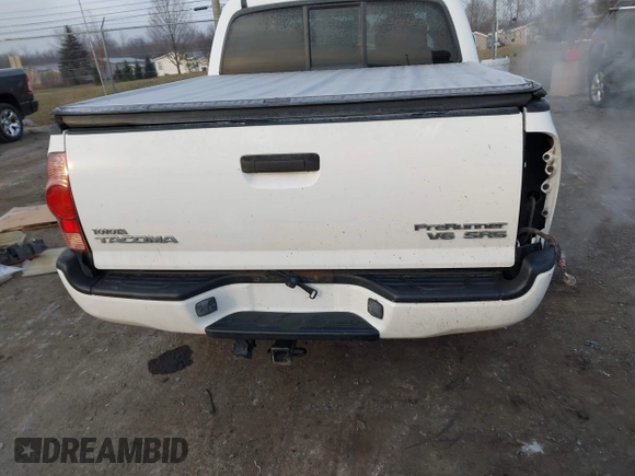 2006 Toyota Tacoma PreRunner z VIN 5TEJU62N06Z284114, wystawiony jako IAAI lot #41285658 z przebiegiem 92 160 mil mil oraz . Historia ofert i sprzedaży dostępna na DreamBid. Obrazek 17.
