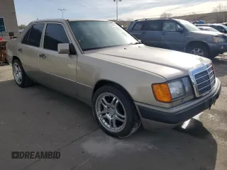 1990 Mercedes-Benz 300 E z VIN WDBEA30D8LB117873, wystawiony jako Copart lot #50346635 z przebiegiem 171 434 mil mil oraz Czysty tytuł • Clean title. Historia ofert i sprzedaży dostępna na DreamBid. Obrazek 4.