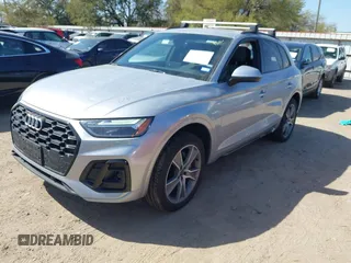 2025 Audi Q5 S line Premium z VIN WA1GAAFY0S2026775, wystawiony jako IAAI lot #41866254 z przebiegiem 8730 mil mil oraz . Historia ofert i sprzedaży dostępna na DreamBid. Obrazek 17.