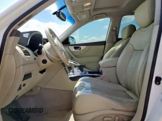 2014 Infiniti QX70 z VIN JN8CS1MU7EM450565, wystawiony jako Copart lot #55931325 z przebiegiem 159 813 mil mil oraz Szkody całkowita. Historia ofert i sprzedaży dostępna na DreamBid. Obrazek 7.