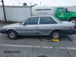 1990 Toyota Camry z VIN 4T1SV24E0LU190211, wystawiony jako IAAI lot #42368986 z przebiegiem 145 167 mil mil oraz . Historia ofert i sprzedaży dostępna na DreamBid. Obrazek 14.